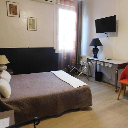 La Tour De L'horloge Hotel Rivesaltes Buitenkant foto