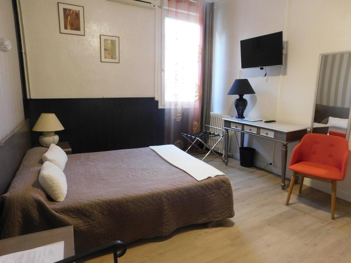 La Tour De L'horloge Hotel Rivesaltes Buitenkant foto