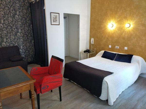 La Tour De L'horloge Hotel Rivesaltes Buitenkant foto