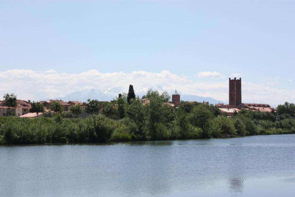 La Tour De L'horloge Hotel Rivesaltes Buitenkant foto