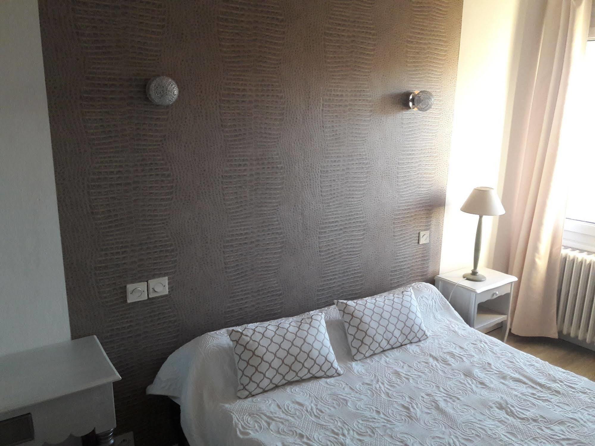 La Tour De L'horloge Hotel Rivesaltes Buitenkant foto